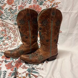 Woman’s brown and turquoise Shyanne boots- size 7
